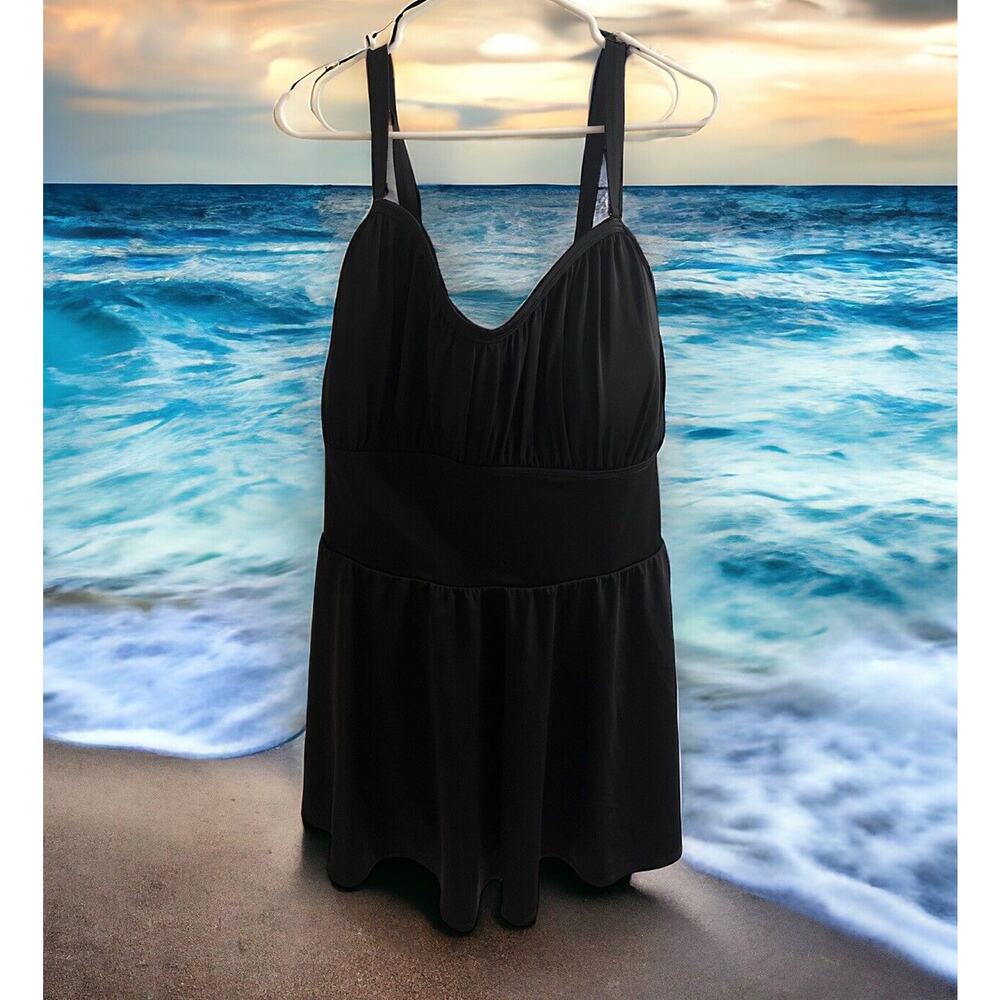 NWT Torrid Women’s Black Wireless Rouched top Swim skater dress Size 6 - Picture 1 of 8